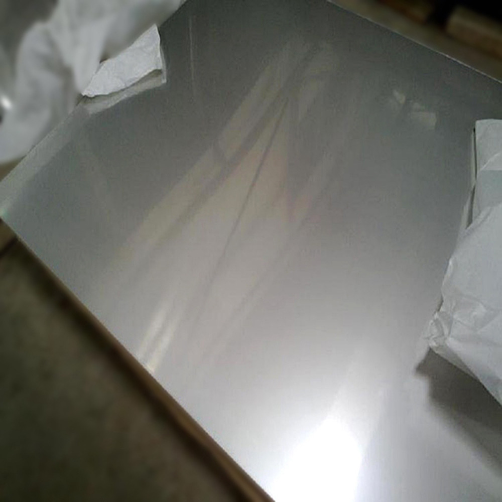 Detalle de la superficie de una chapa de acero inoxidable